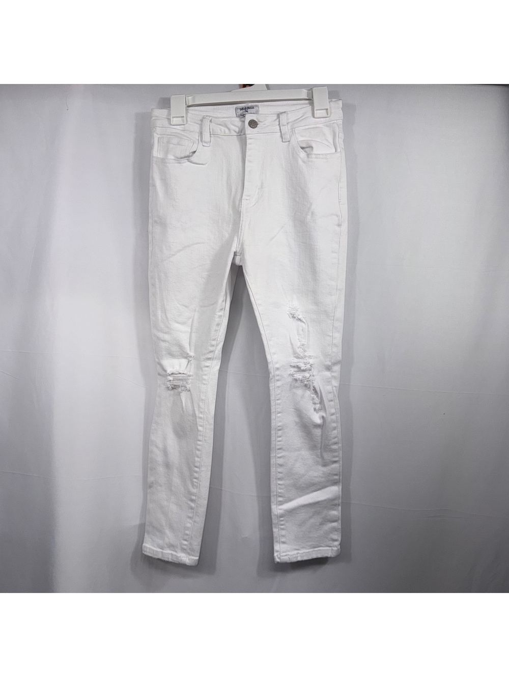 White Birch Women’s White Distressed Skinny Jeans Size M